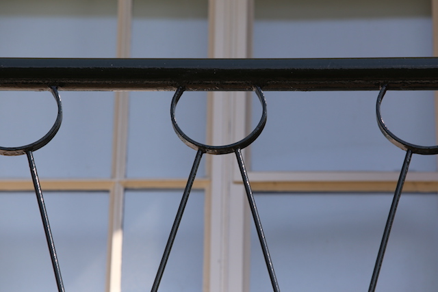 Buitenschilderwerk balustrade balkons Wilhelminaflat Enschede Mellink Schilders