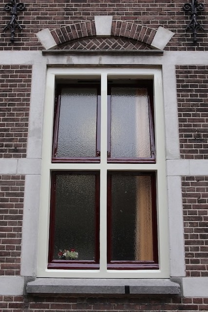 Buitenschilderwerk en glaszetterswerkzaamheden parochiehuis Enschede